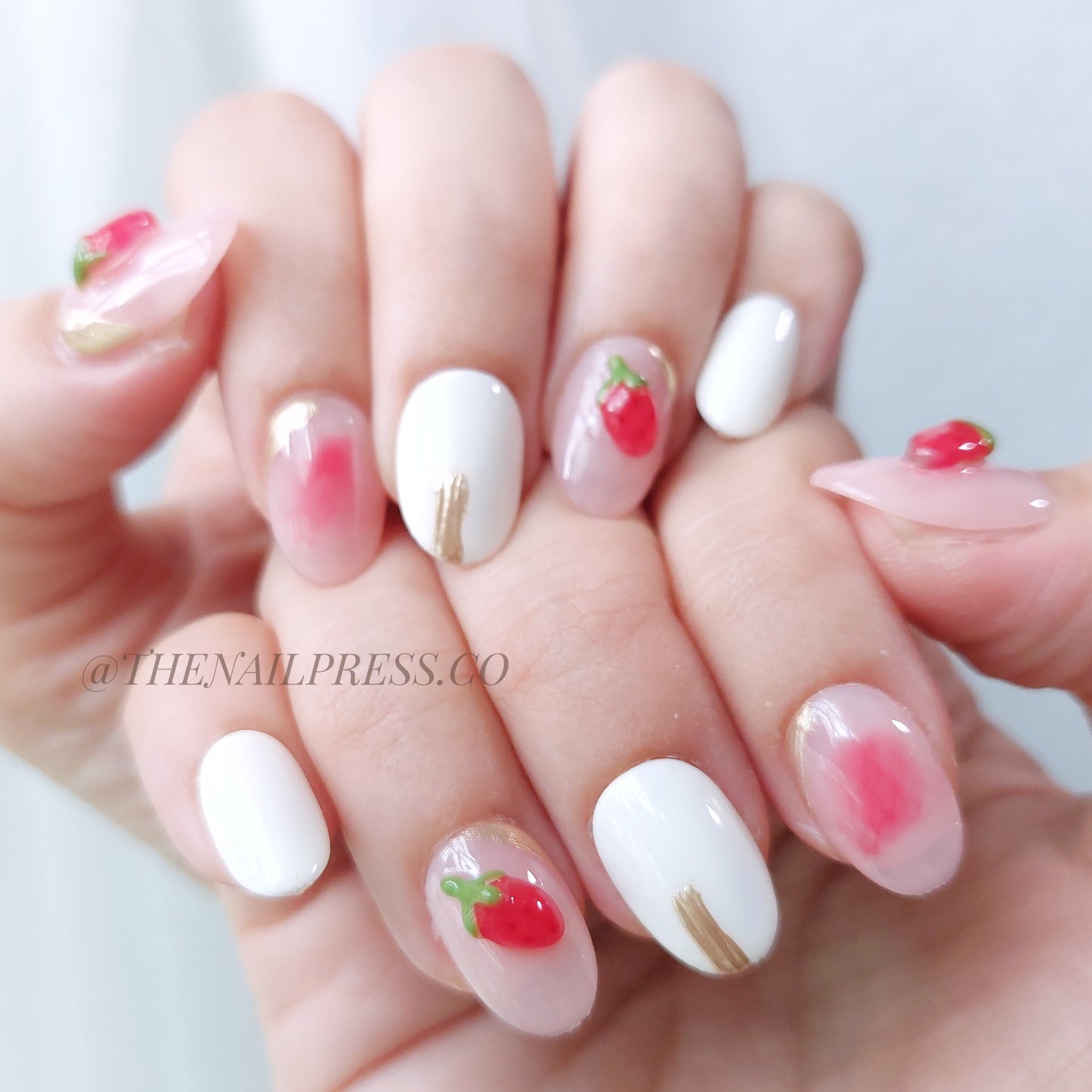 Blushing Strawberry Dreams – Short Rounded 17mm