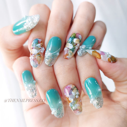 Dazzling Dreamscape – Medium Oval 24mm