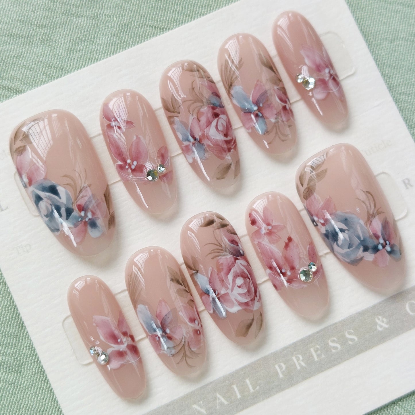 Eternal Roses – Medium Oval 24mm