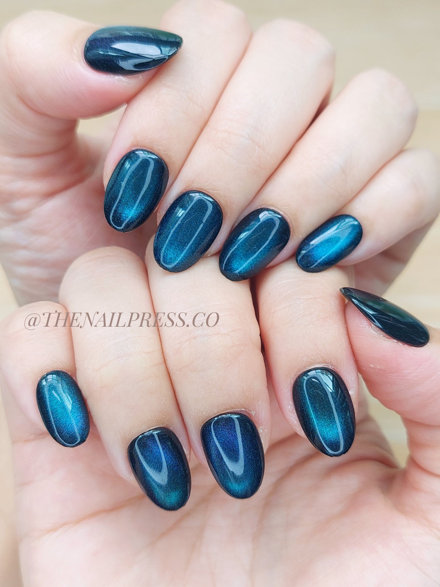 Galaxy Glow Cat-Eye – Medium Oval Rounded 19mm | Short Rounded 17mm