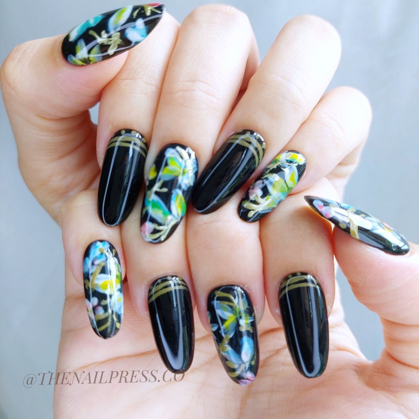 Nocturne Flora – Medium Oval 24mm