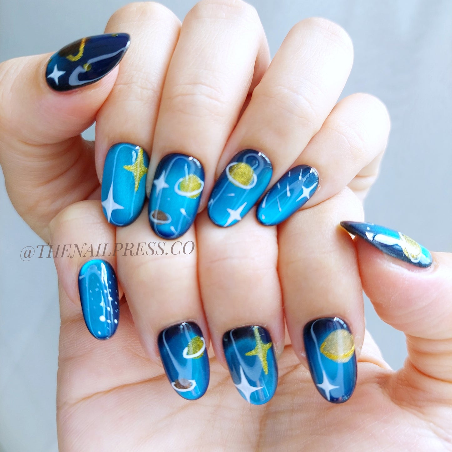 Planetary Glow – Medium Oval Rounded 19mm