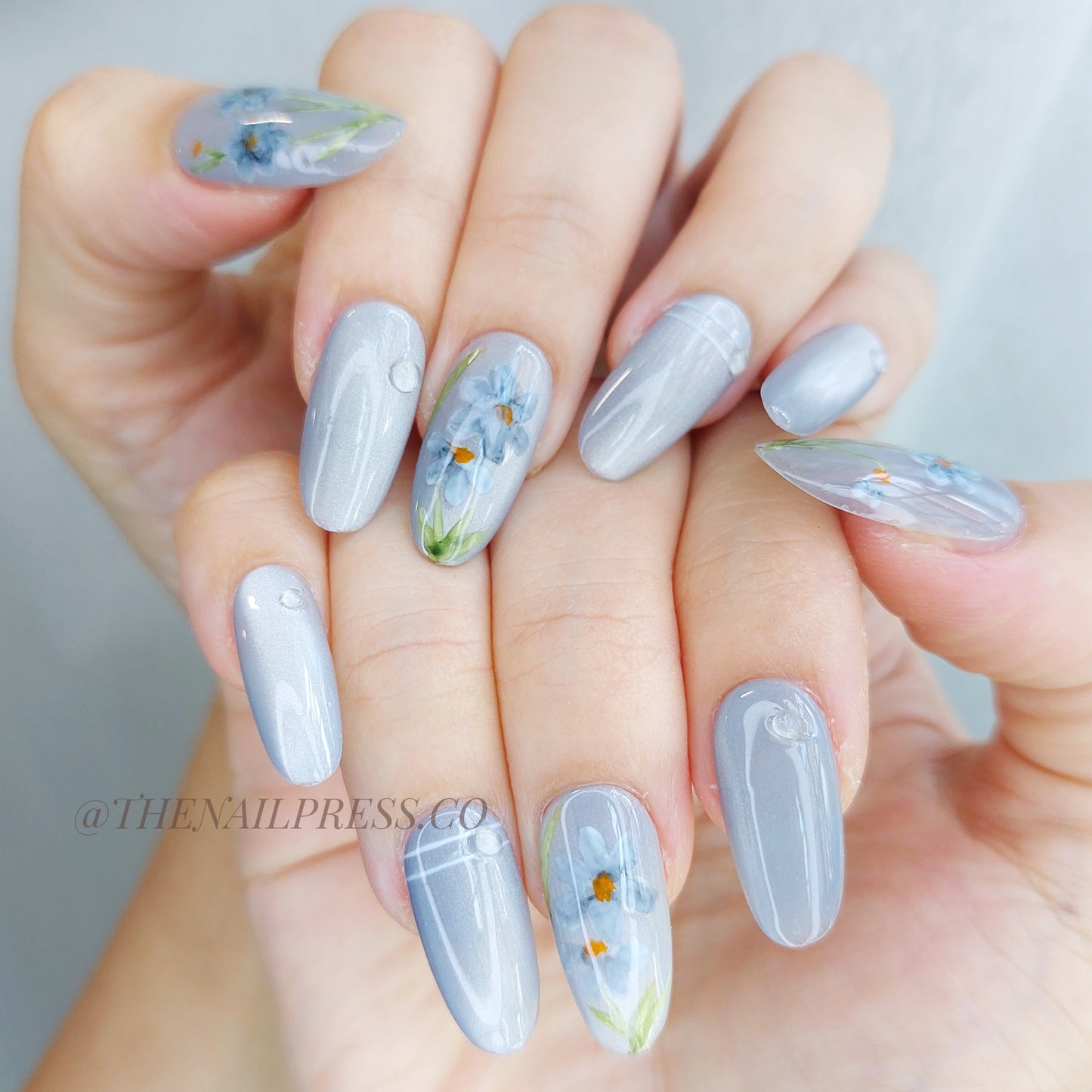 Morning Mist Blooms – Medium Oval 24mm