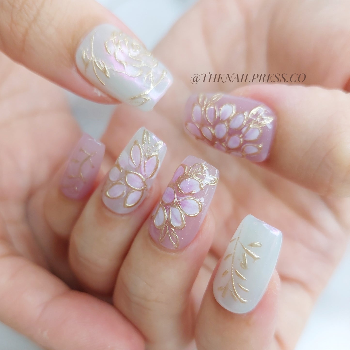 Blushing Aura – Medium Square 19mm