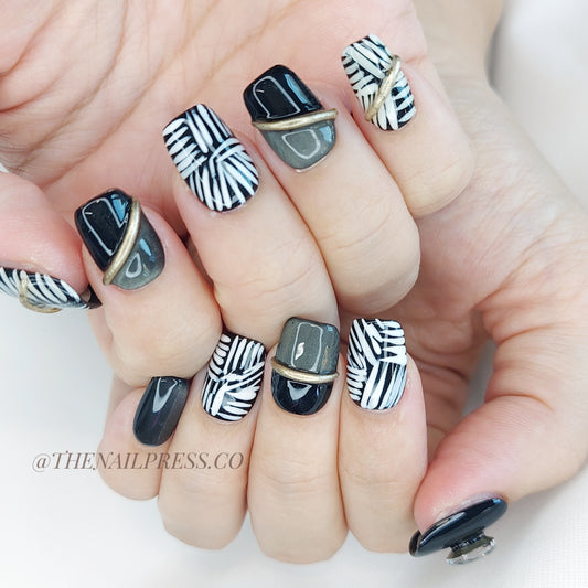 Chic Contrast – Short Square 17mm