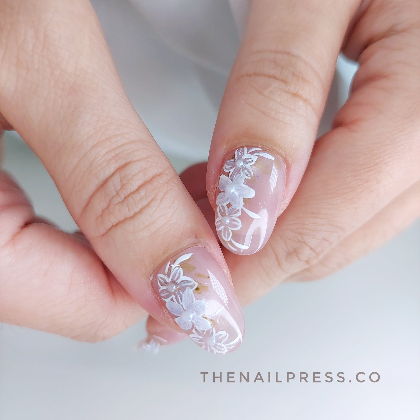 Glittering Petals – Medium Oval Rounded 19mm