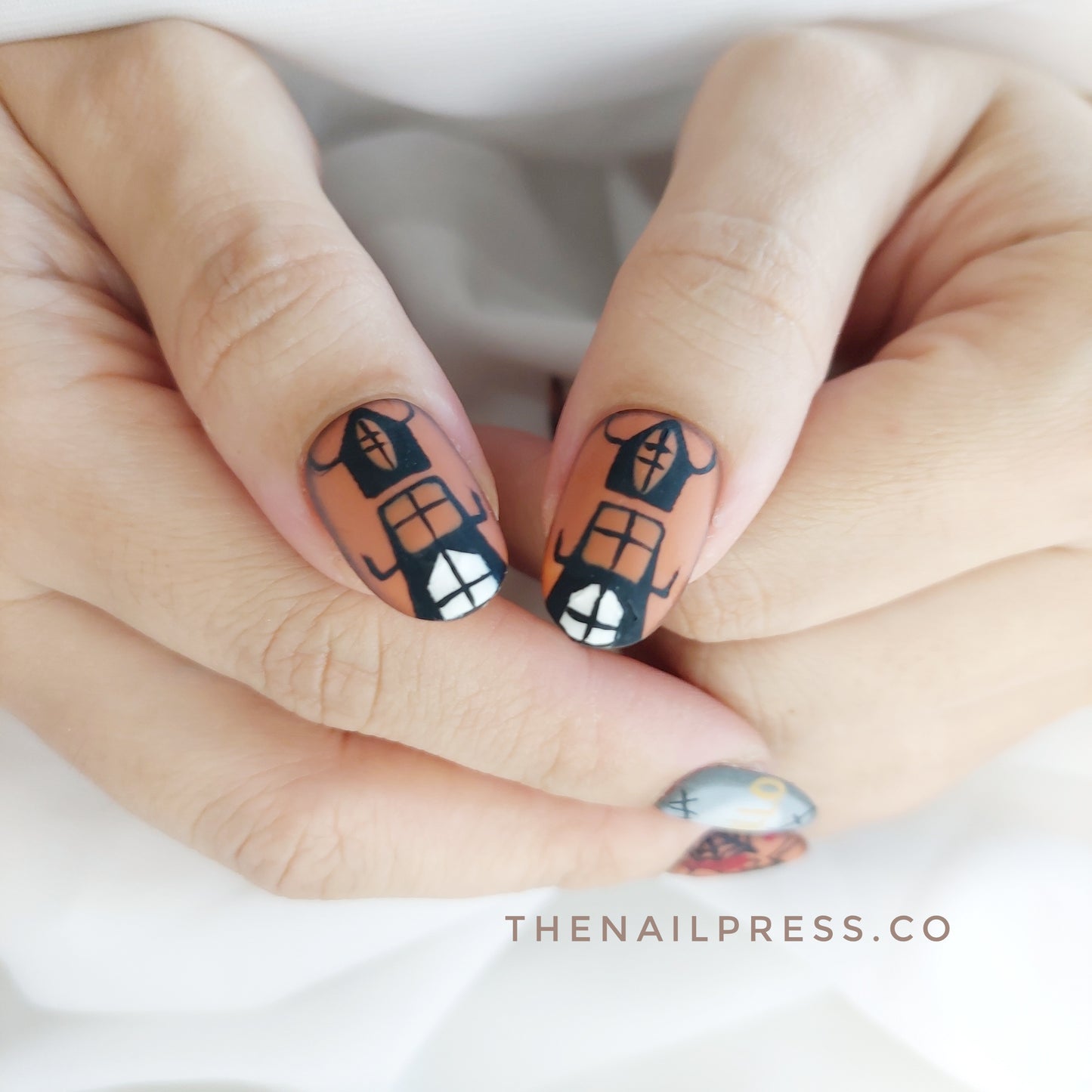 Haunted Hues – Medium Oval Rounded 19mm