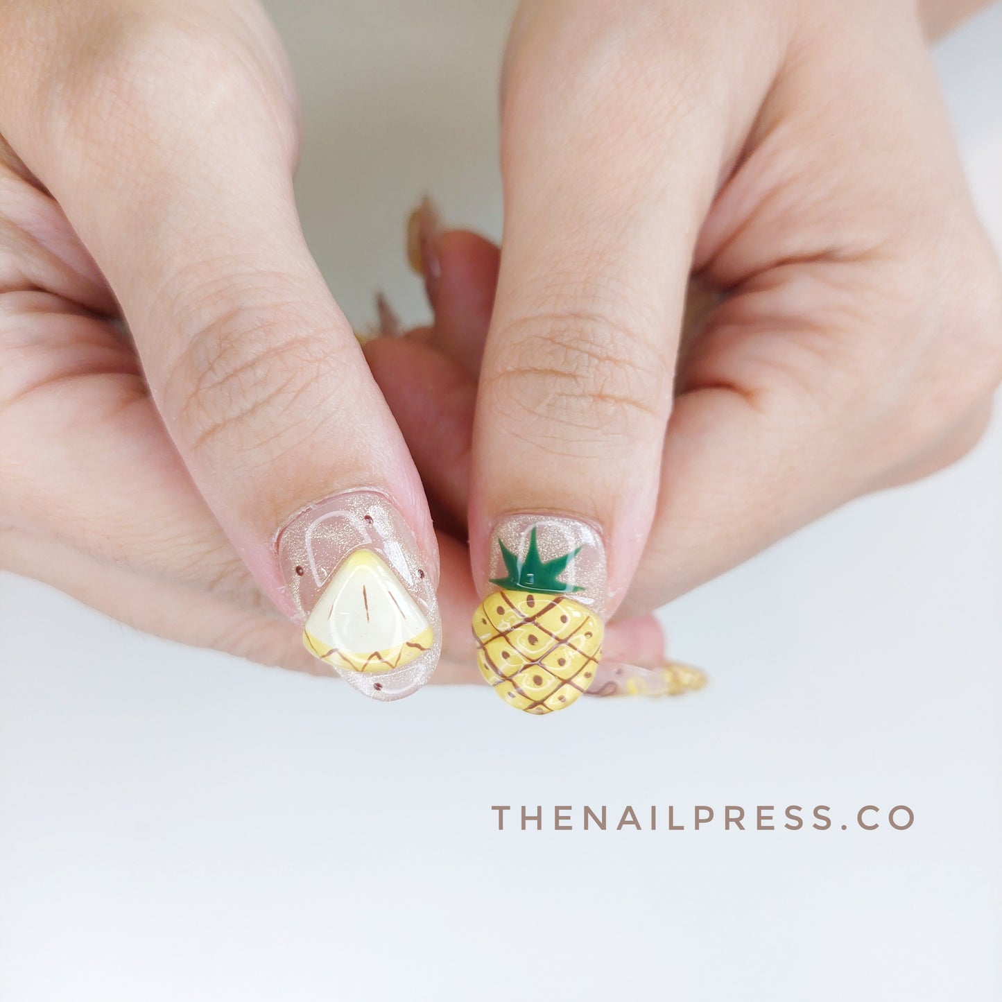 Pineapple Paradise – Medium Oval Rounded 19mm