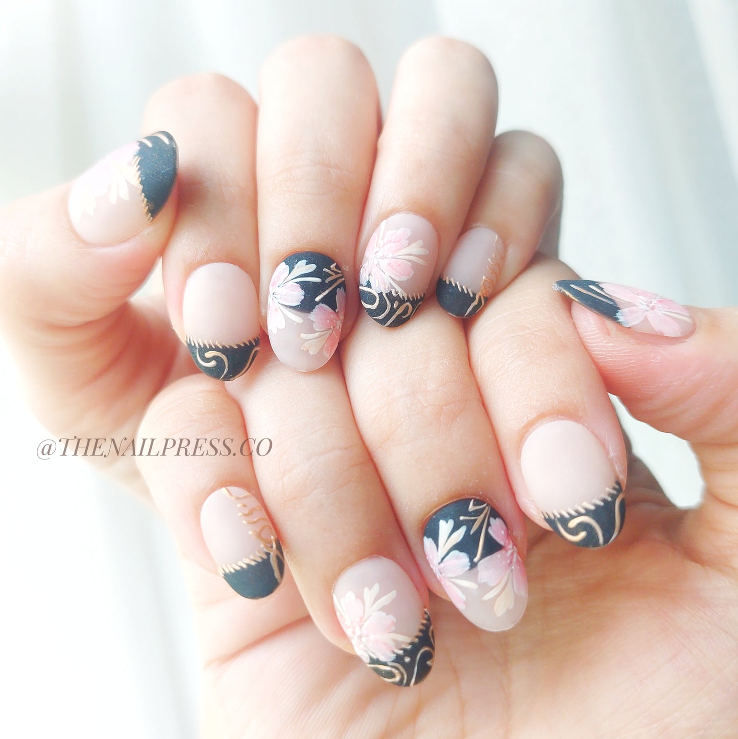 Velvet Floral – Short Rounded 17mm