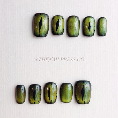 Witch's Cat Gaze – Short Square 17mm