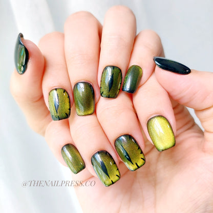 Witch's Cat Gaze – Short Square 17mm