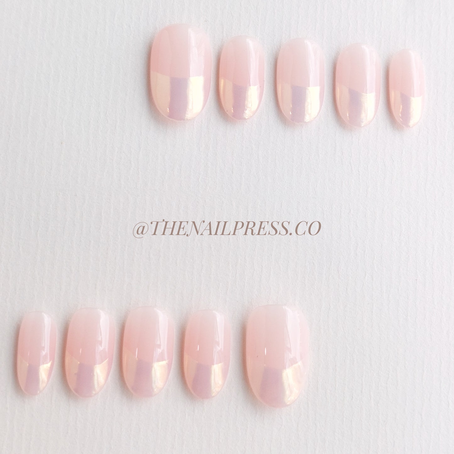 Blushing Glimmer – Medium Oval Rounded 19mm