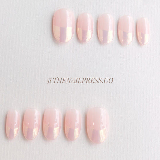 Blushing Glimmer – Medium Oval Rounded 19mm