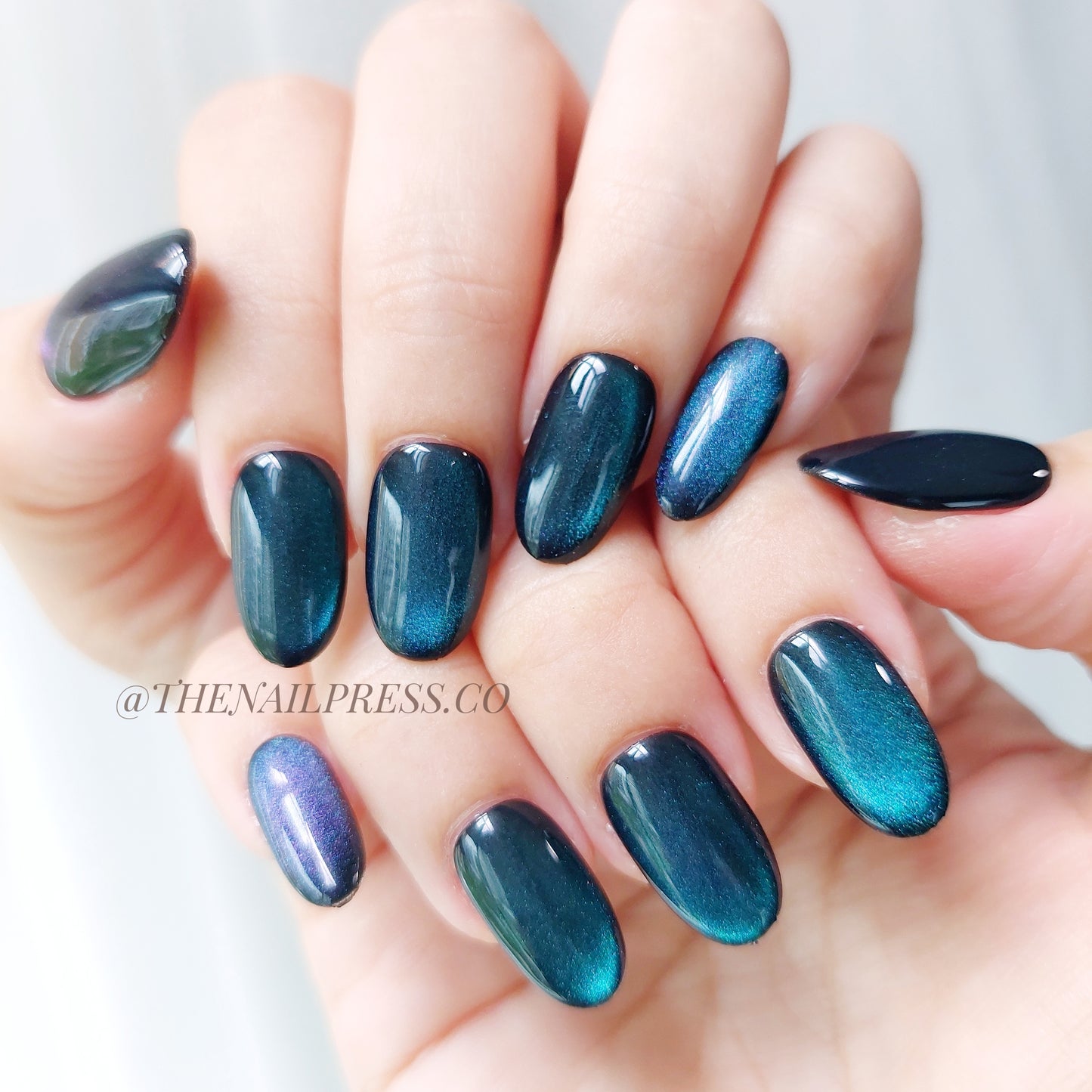 Galaxy Glow Cat-Eye – Medium Oval Rounded 19mm | Short Rounded 17mm