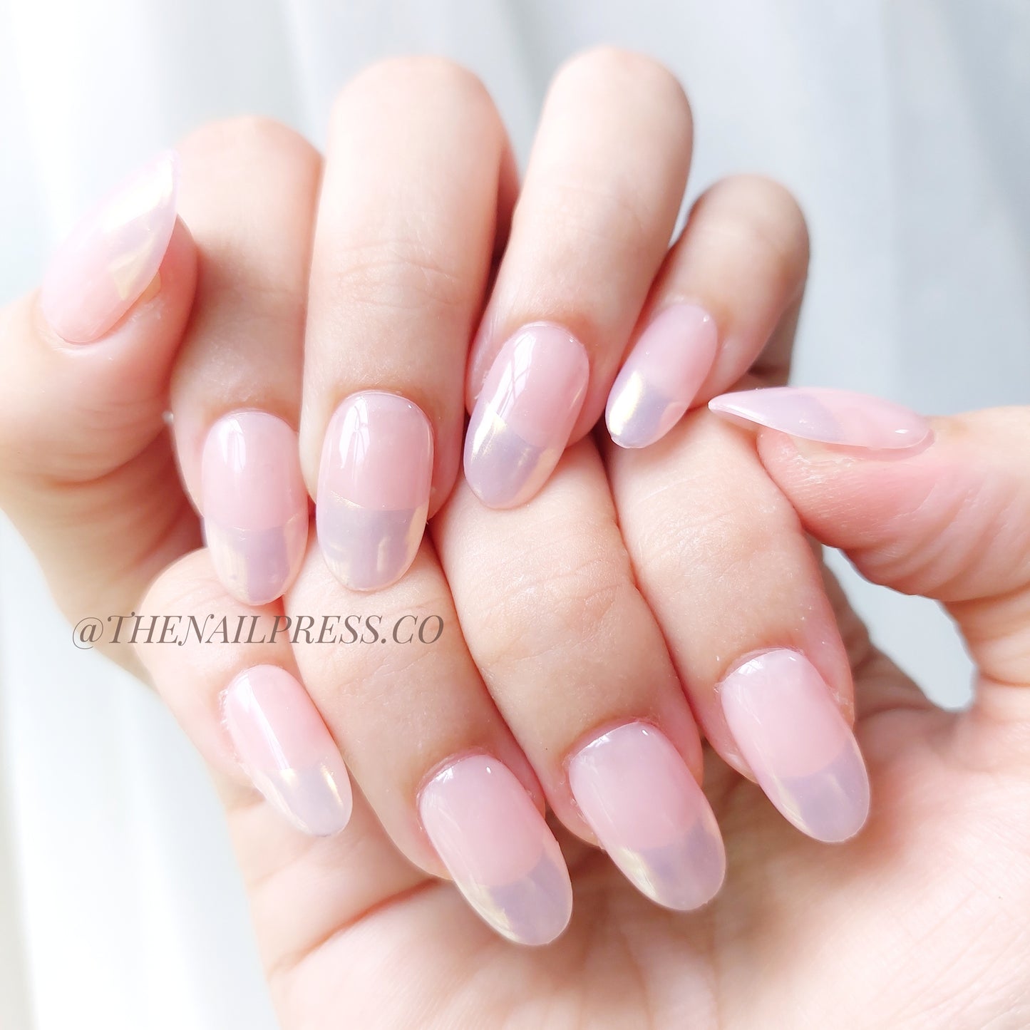 Blushing Glimmer – Medium Oval Rounded 19mm