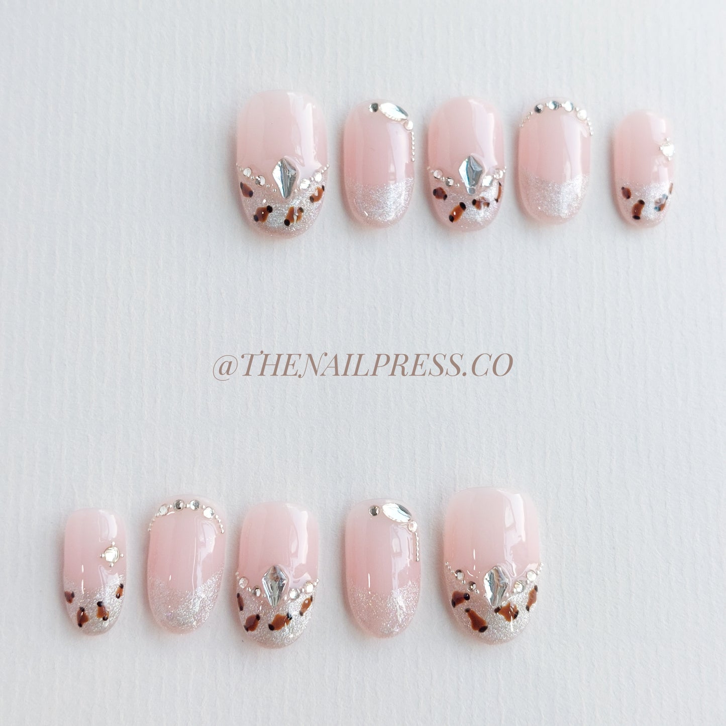 Leopard Glam – Medium Rounded 19mm