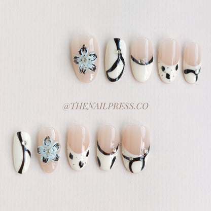 Monochrome Floral Mystique – Short Oval 21mm