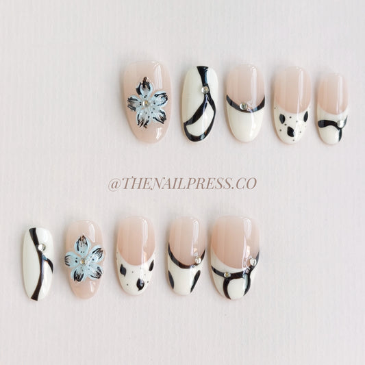 Monochrome Floral Mystique – Short Oval 21mm