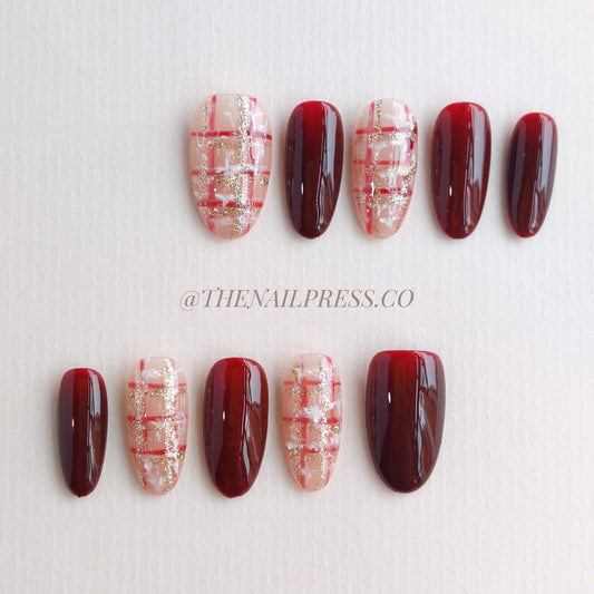 Timeless Maroon Tweed – Short Oval 21mm