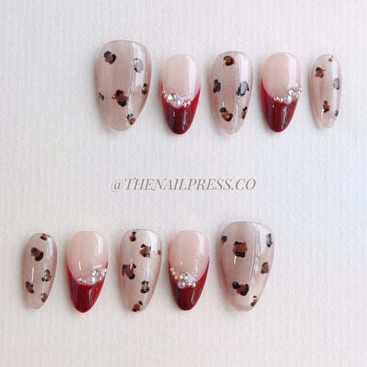 Leopard Royale – Short Almond 20mm