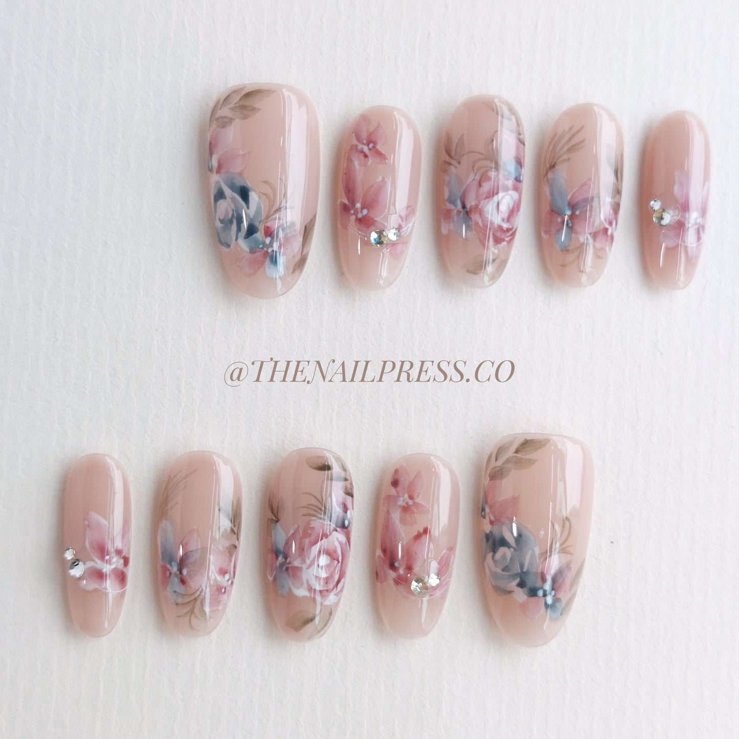 Eternal Roses – Medium Oval 24mm