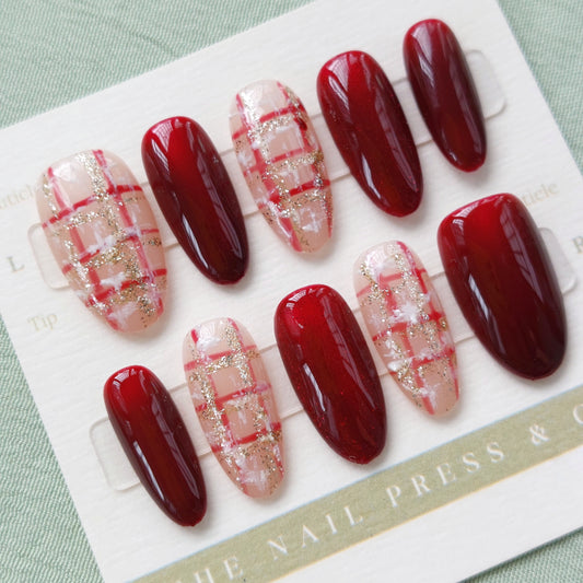 Timeless Maroon Tweed – Short Oval 21mm