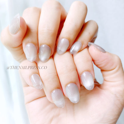 Silver-Touched White Cat-Eye – Short Rounded 17mm