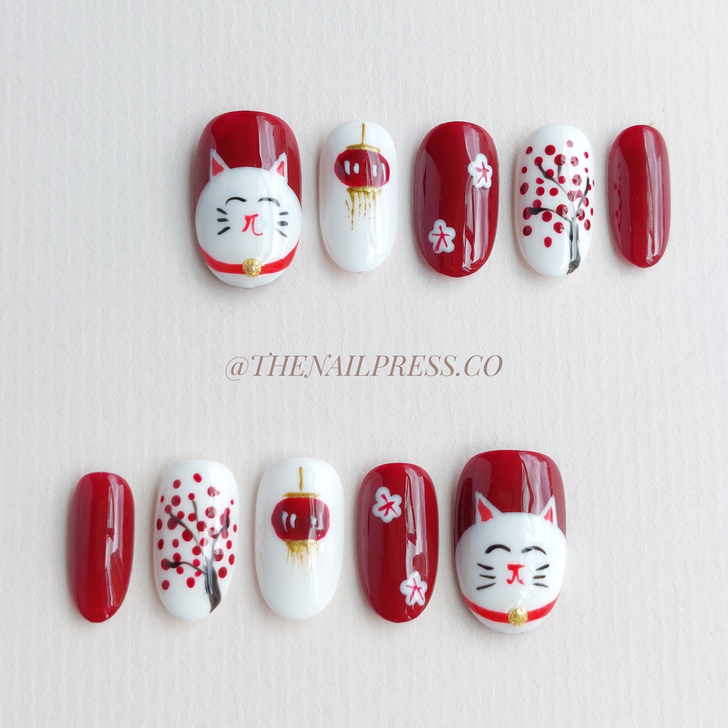 Fortune Cat's Blessing – Medium Oval Rounded 19mm