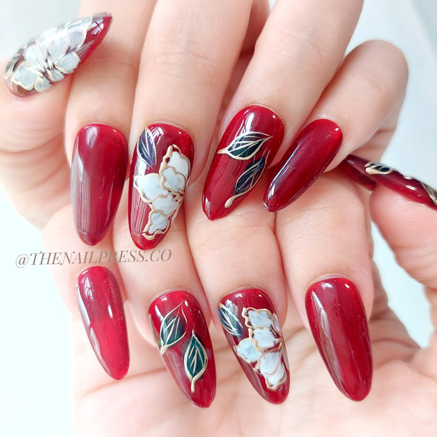 Floral Abundance – Medium Oval 24mm