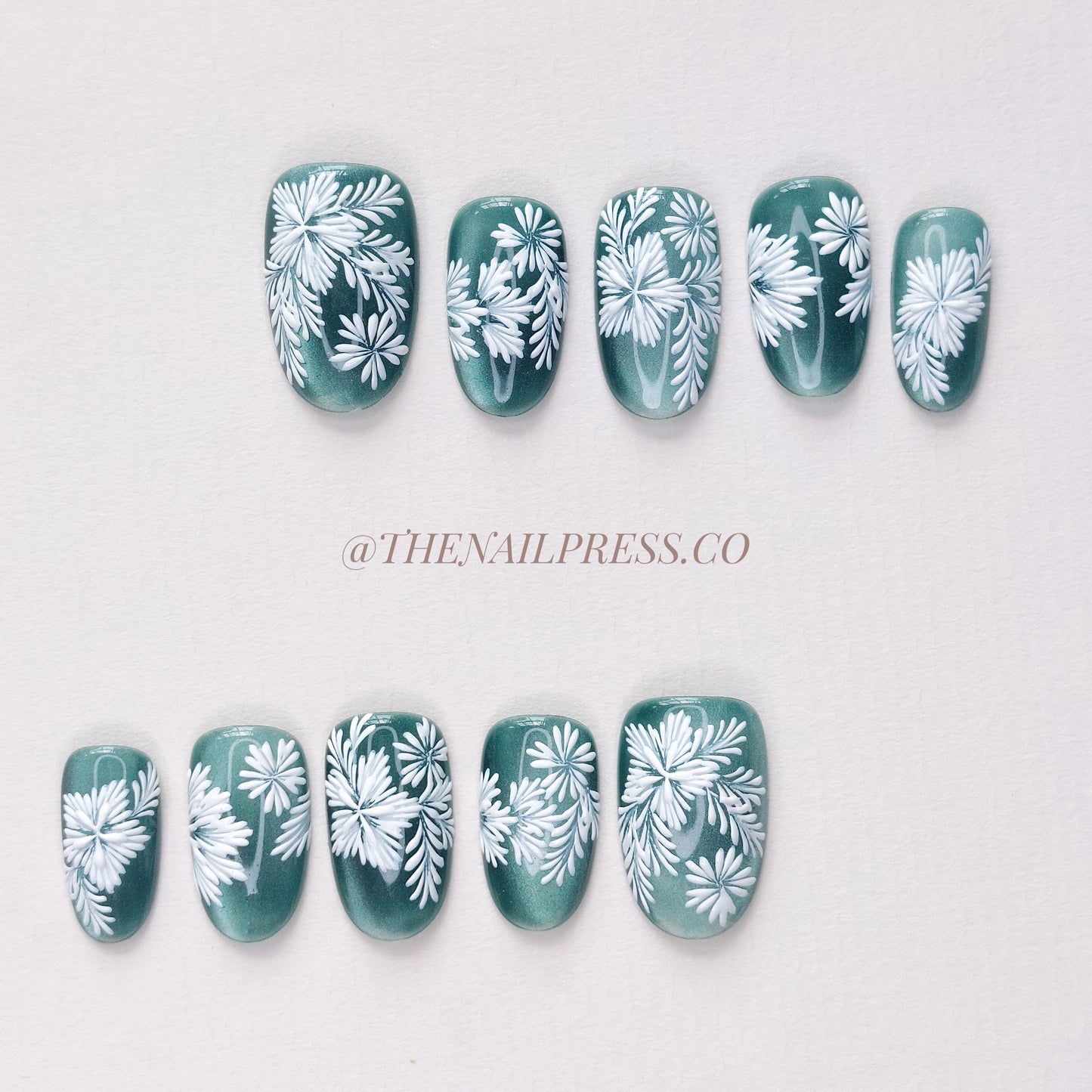 Mystic Green Embroidery – Medium Rounded 19mm