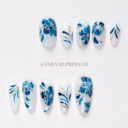 Porcelain Petals – Medium Oval 24mm