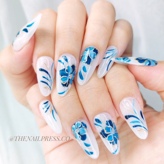 Porcelain Petals – Medium Oval 24mm