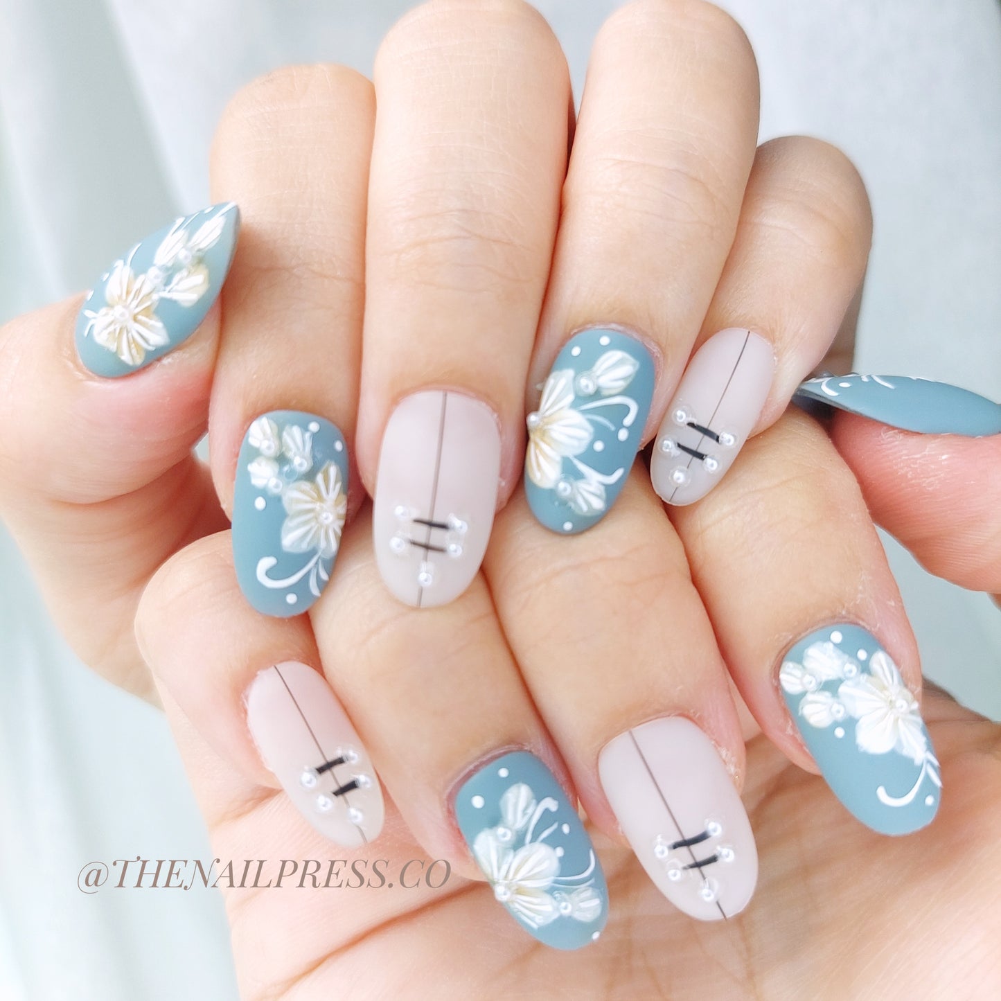 Graceful Cheongsam – Medium Oval Rounded 19mm