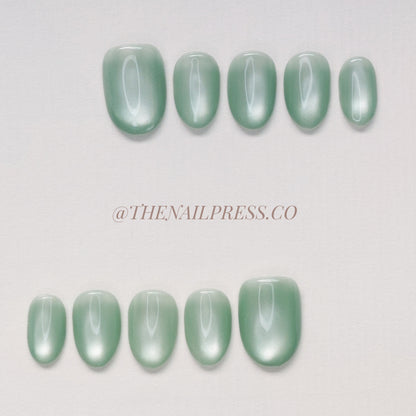 Mint Green Cat-Eye – Short Rounded 17mm