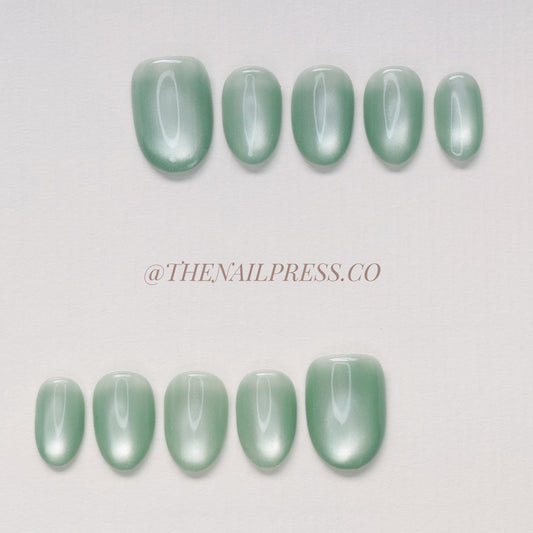 Mint Green Cat-Eye – Short Rounded 17mm