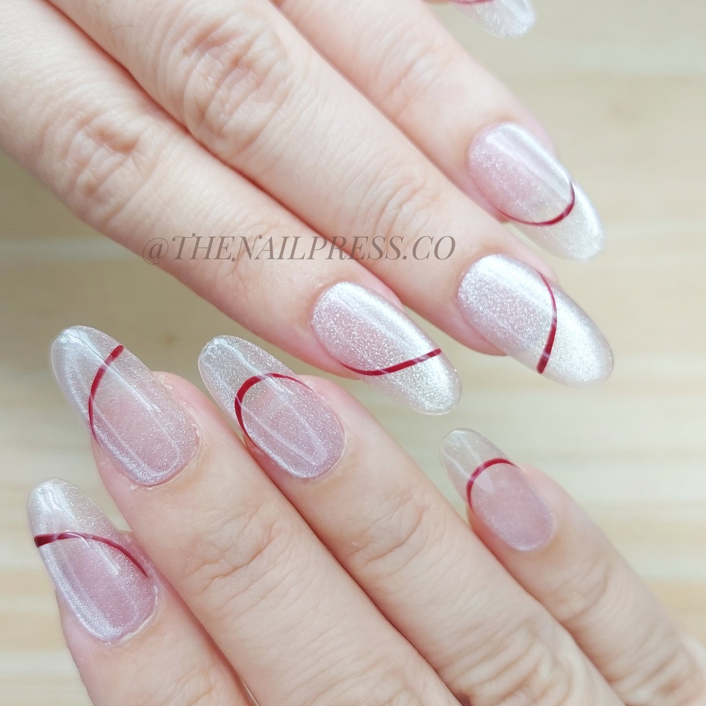 Stroke of Red – Short Oval 21mm