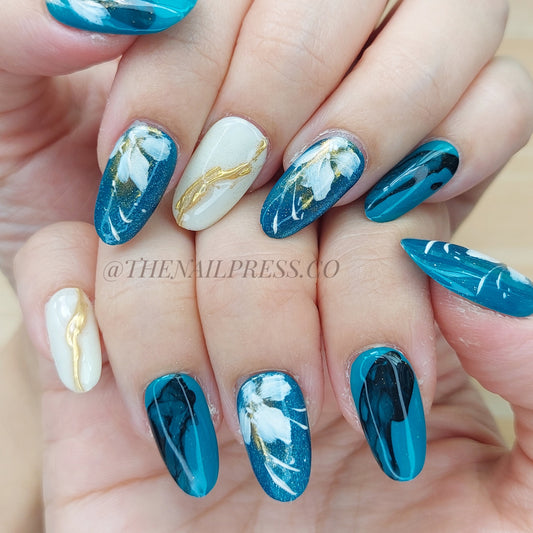 Teal Goddess – Medium Oval Rounded 19mm