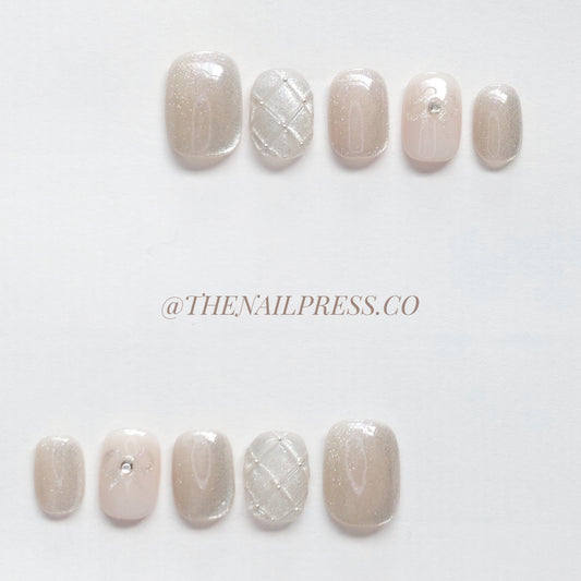 Glittering Grace – Short Squoval 16mm