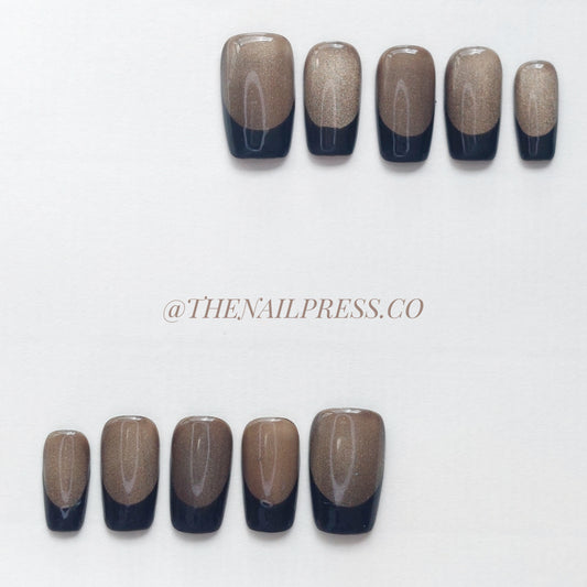 Smoky Elegance – Medium Square 19mm