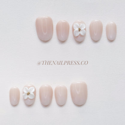 Milky Blossom – Short Rounded 17mm