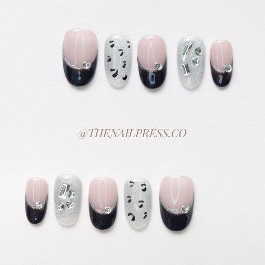 Glam Huntress – Medium Rounded 19mm