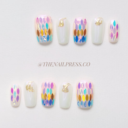 Shimmering Scales – Medium Square 19mm