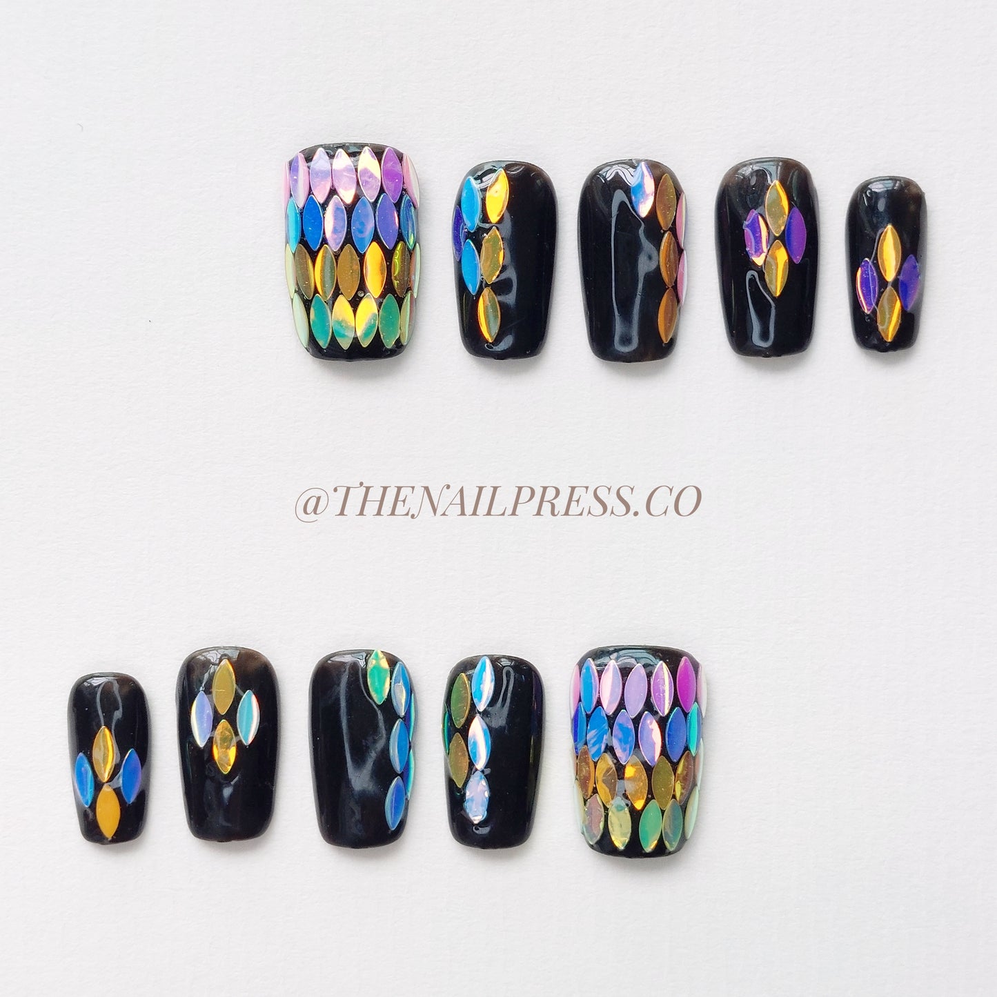 Shimmering Scales – Medium Square 19mm