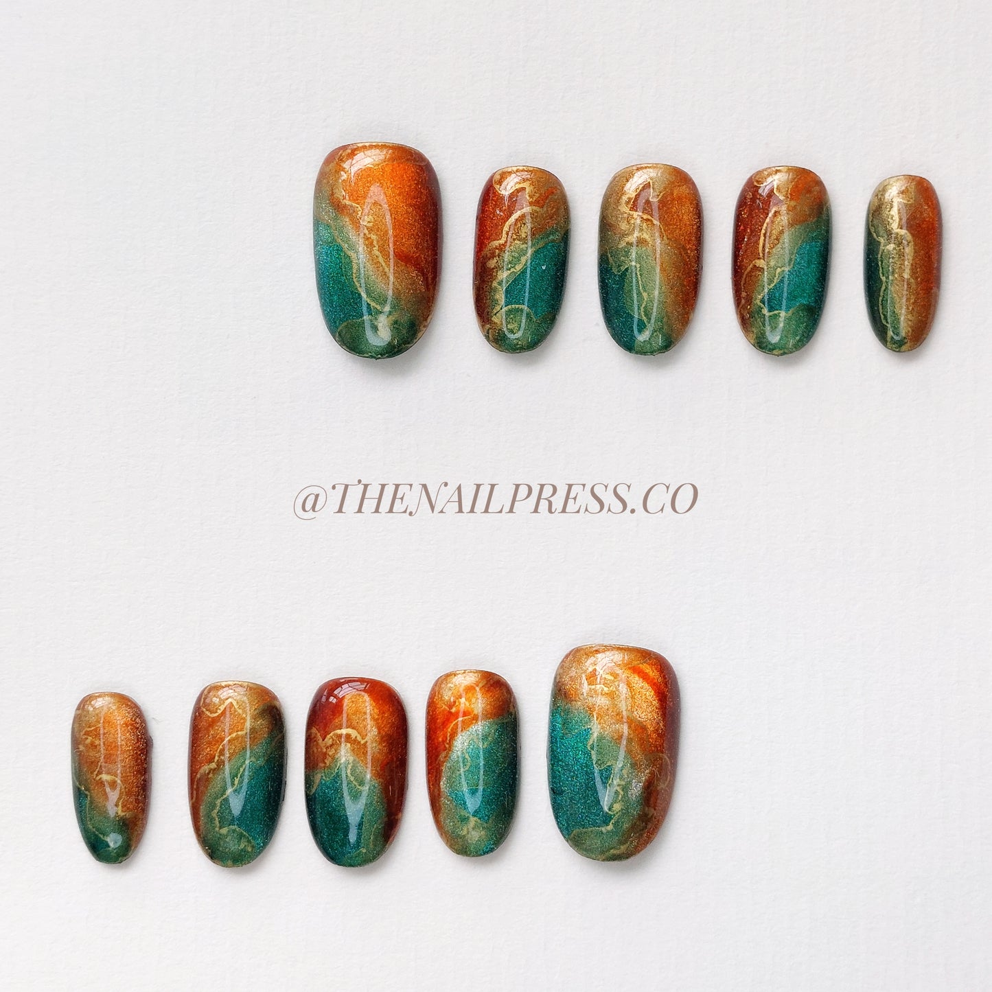 Mystique Oasis – Medium Oval Rounded 19mm