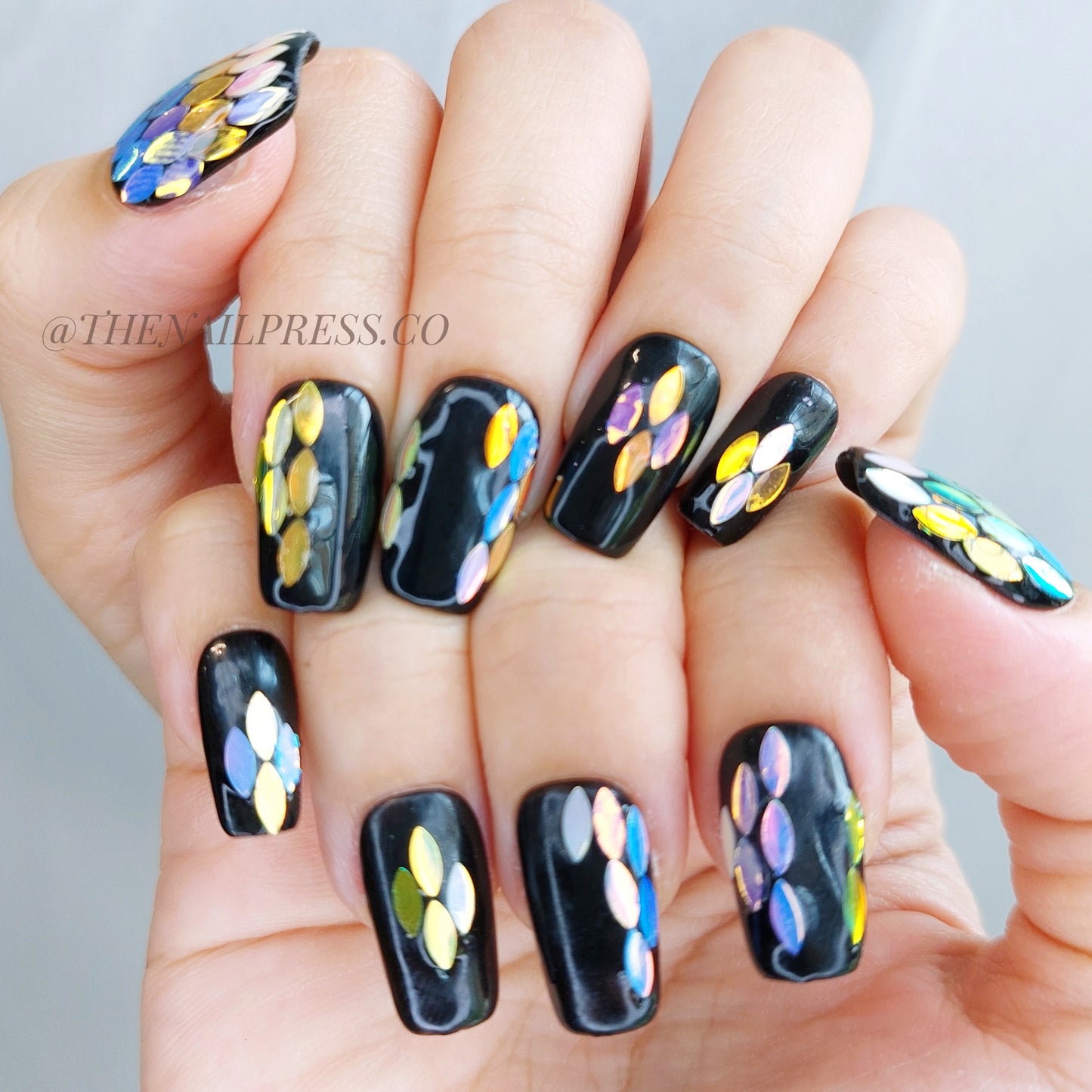 Shimmering Scales – Medium Square 19mm