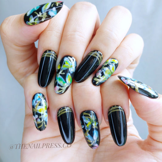 Nocturne Flora – Medium Oval 24mm