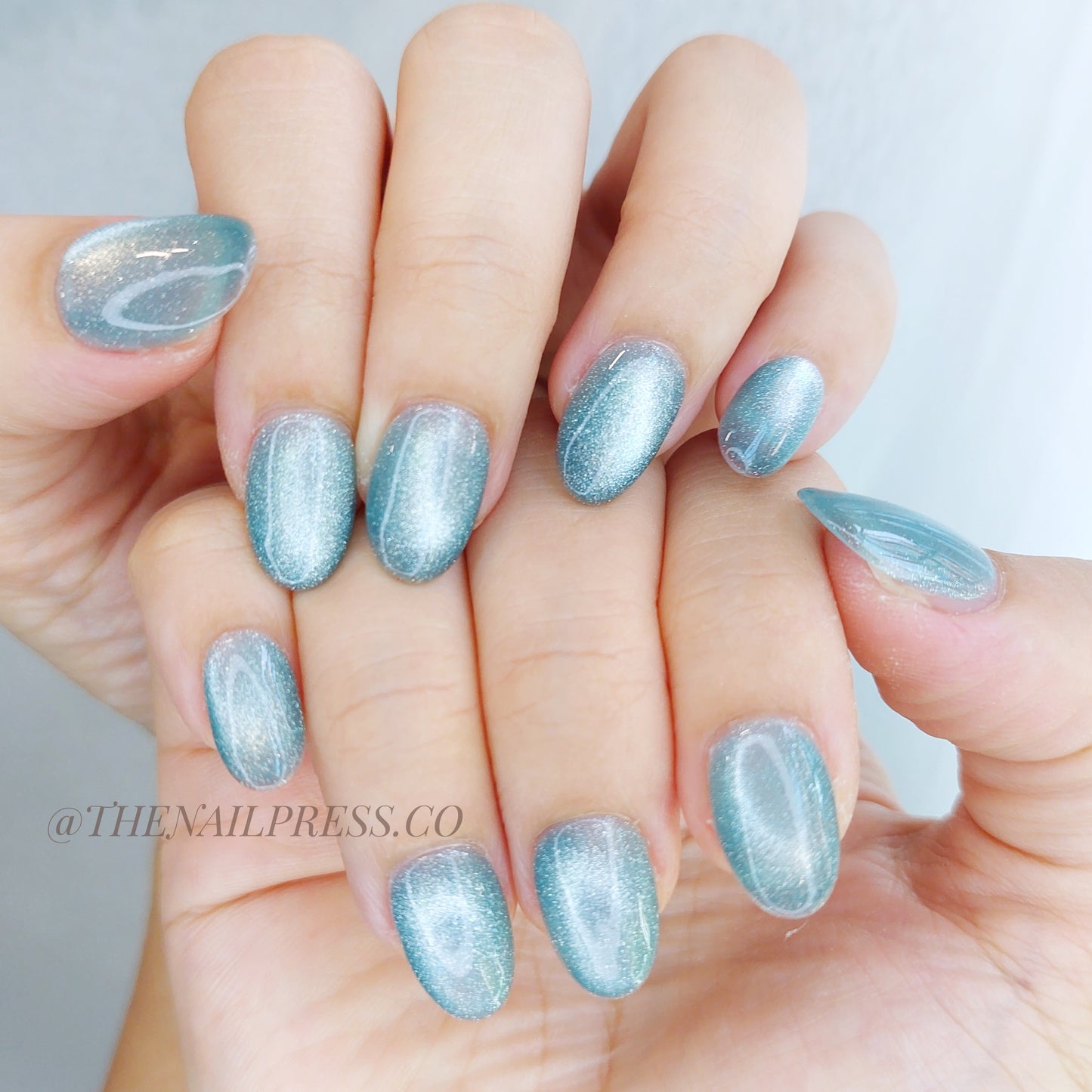 Icy Aqua Cat-Eye – Short Rounded 17mm