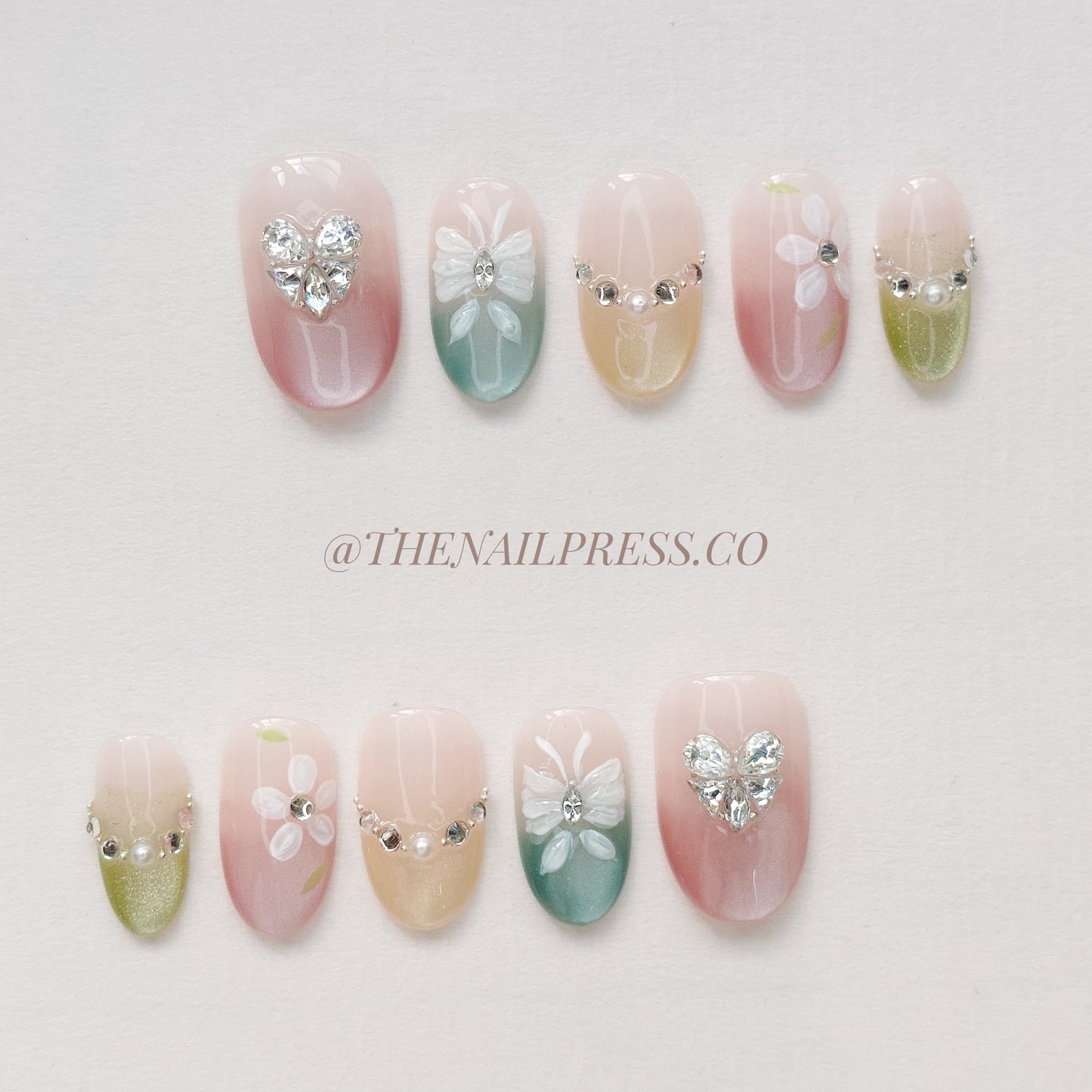 Dreamy Spectrum – Medium Oval Rounded 19mm