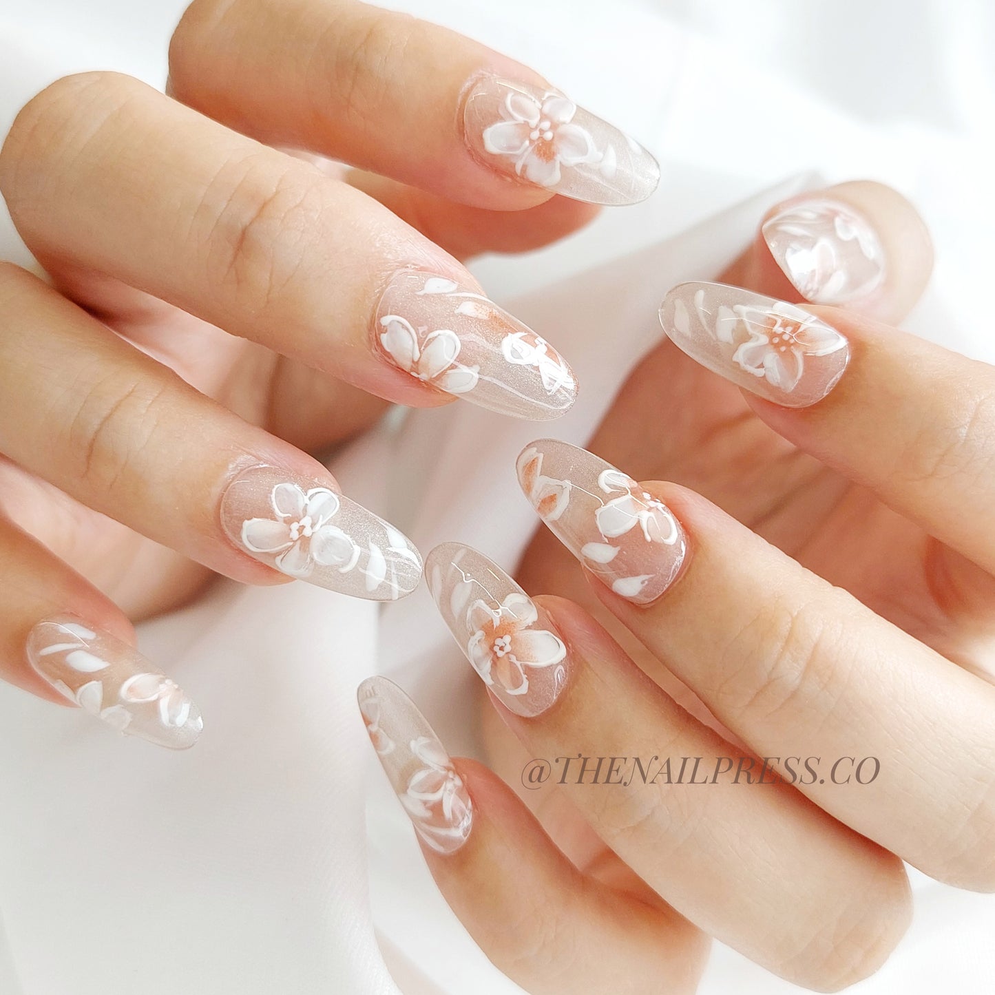 Floral Allure – Medium Oval 24mm