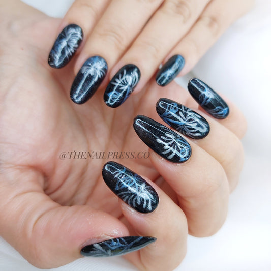 Mystic Spider Lily – Medium Oval 24mm